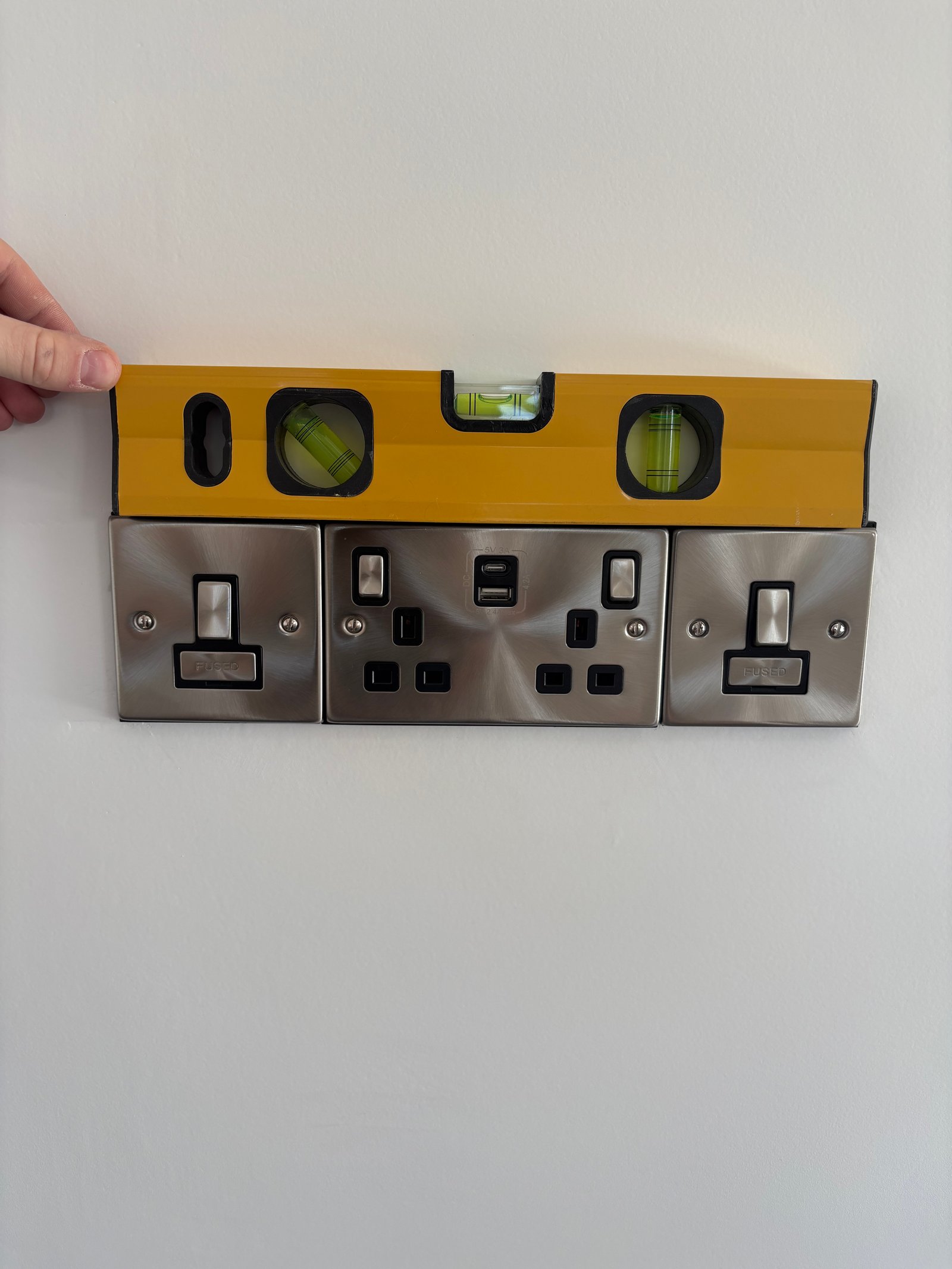 Kitchen sockets install